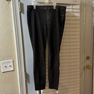 Stressed stretched leggings